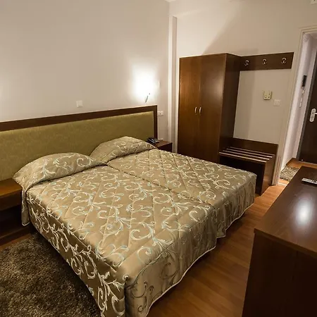 Olympos Hotel Pírgos